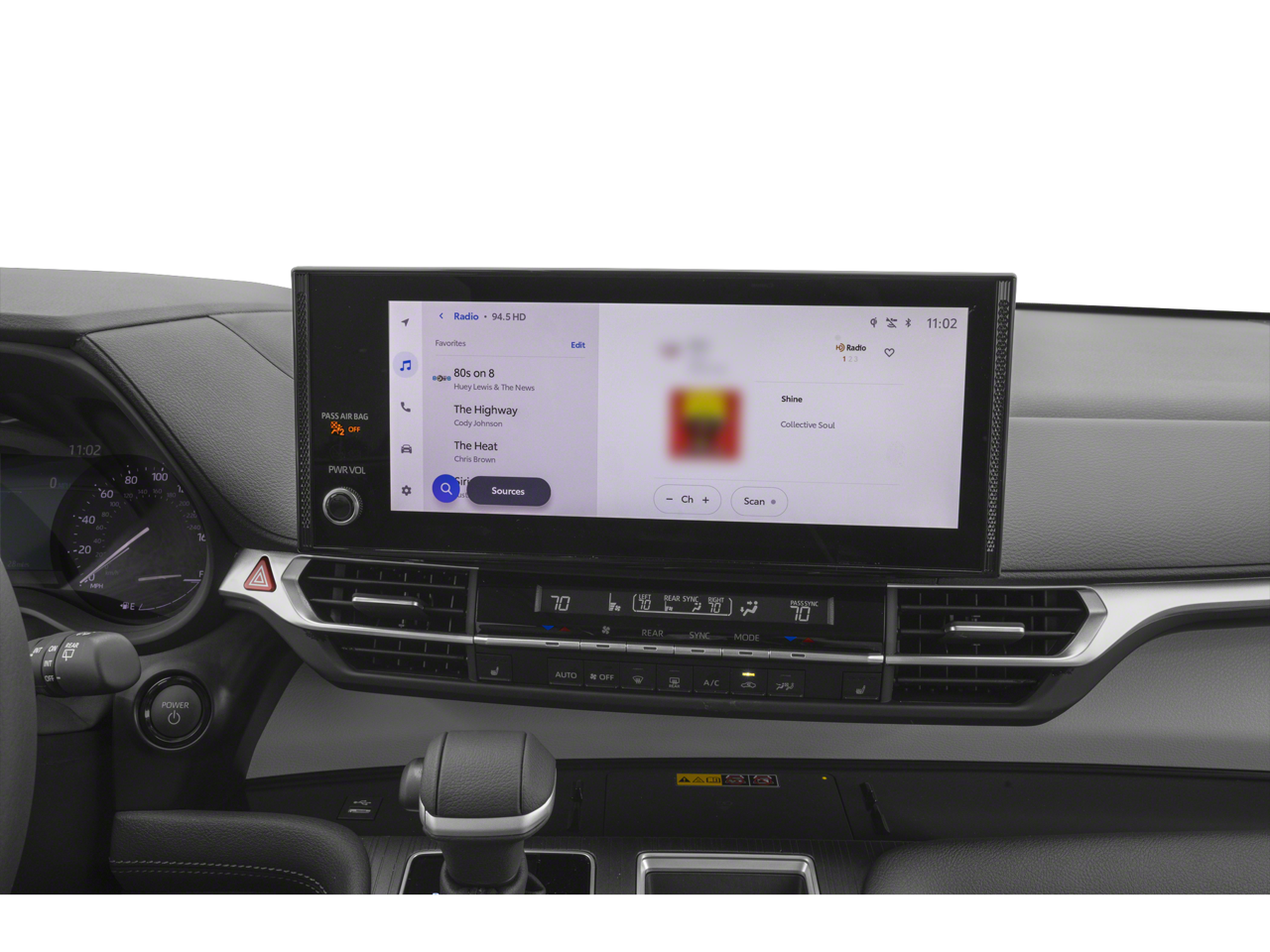 2025 Toyota Sienna XLE photo 3