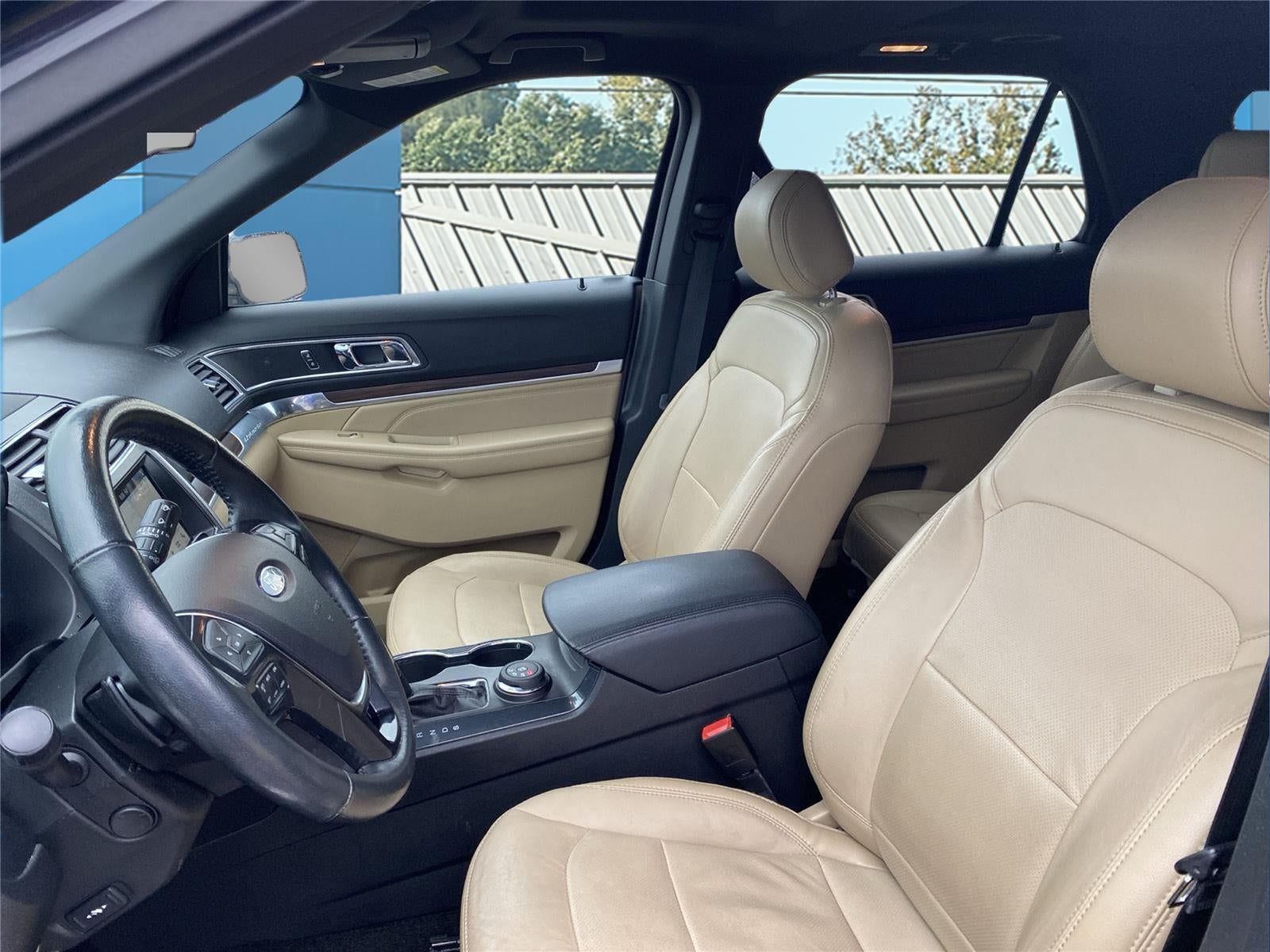 2017 Ford Explorer tan