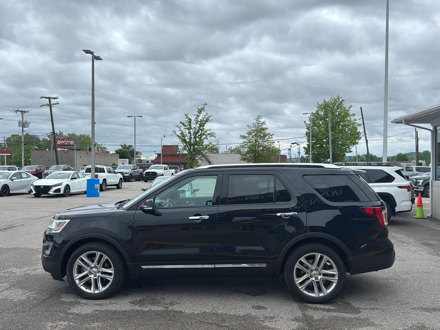 2017 Ford Explorer tan