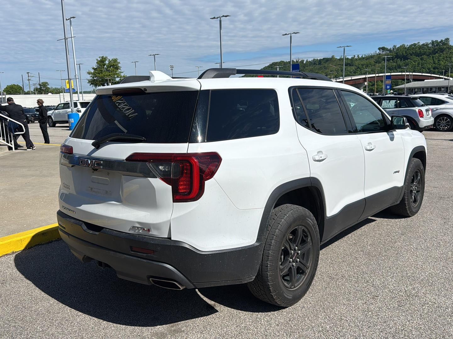 2023 GMC Acadia AT4