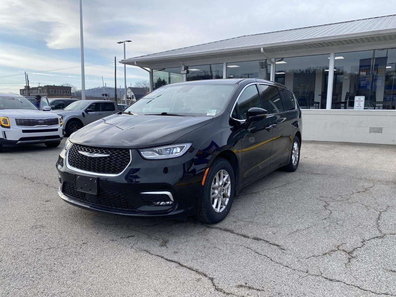 2025 Chrysler Pacifica Select