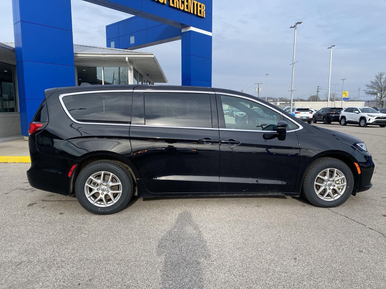 2025 Chrysler Pacifica Select