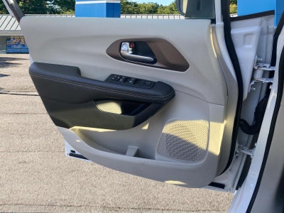 2024 Chrysler Voyager LX