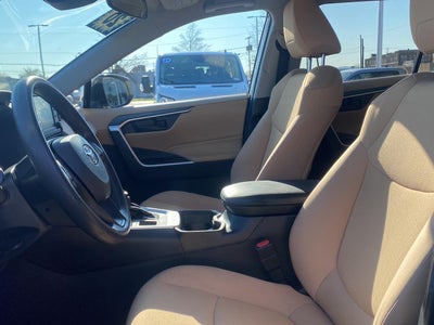 2020 Toyota RAV4 LE