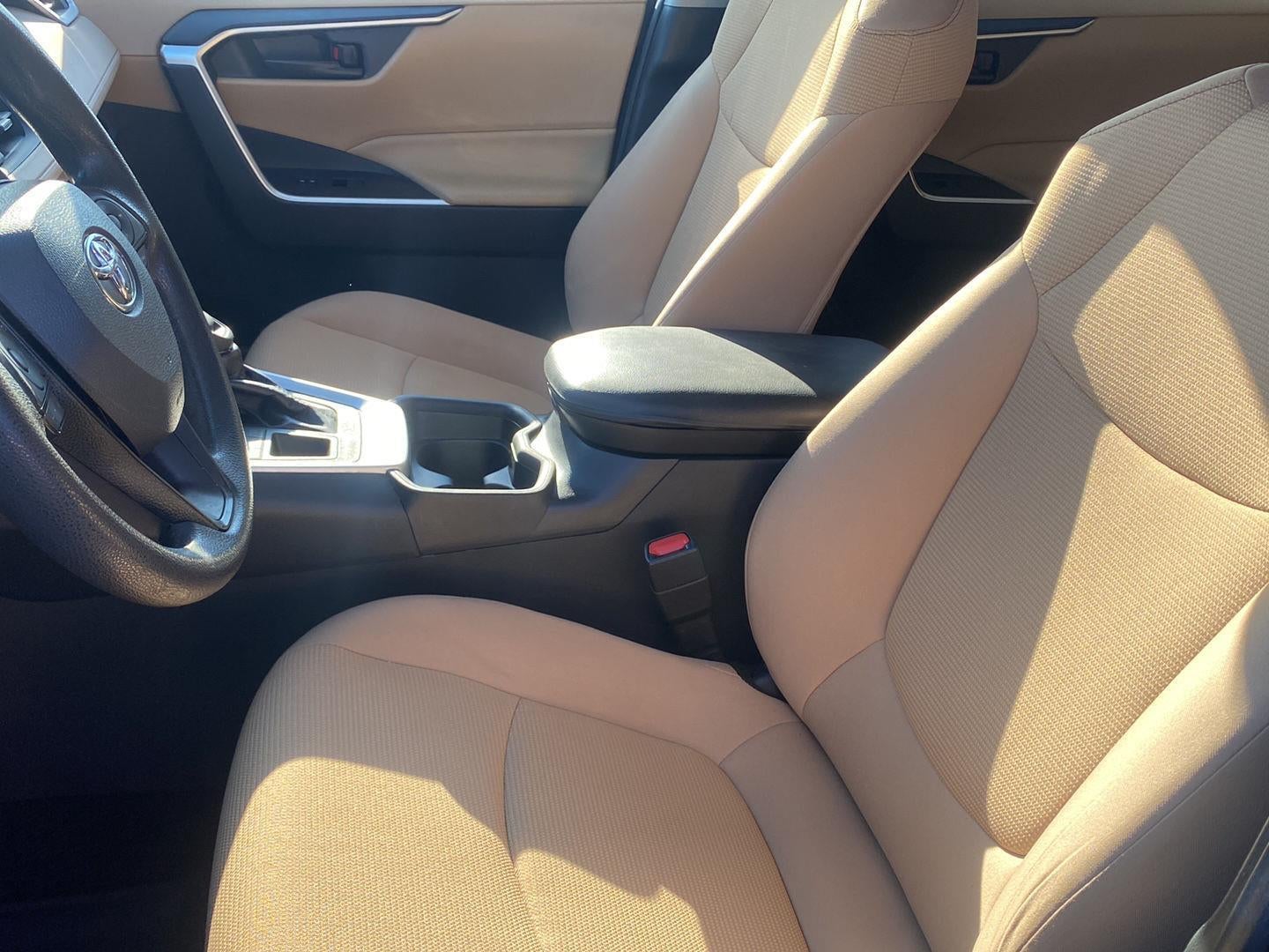 2020 Toyota RAV4 LE