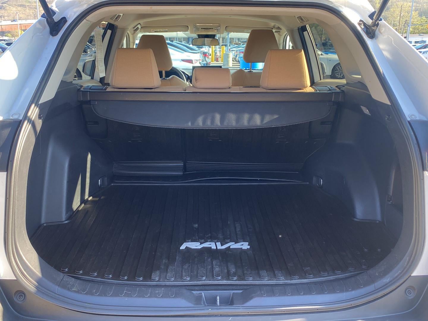 2020 Toyota RAV4 LE