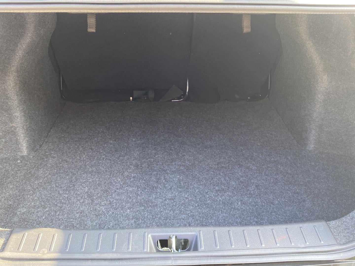 2022 Nissan Versa SR