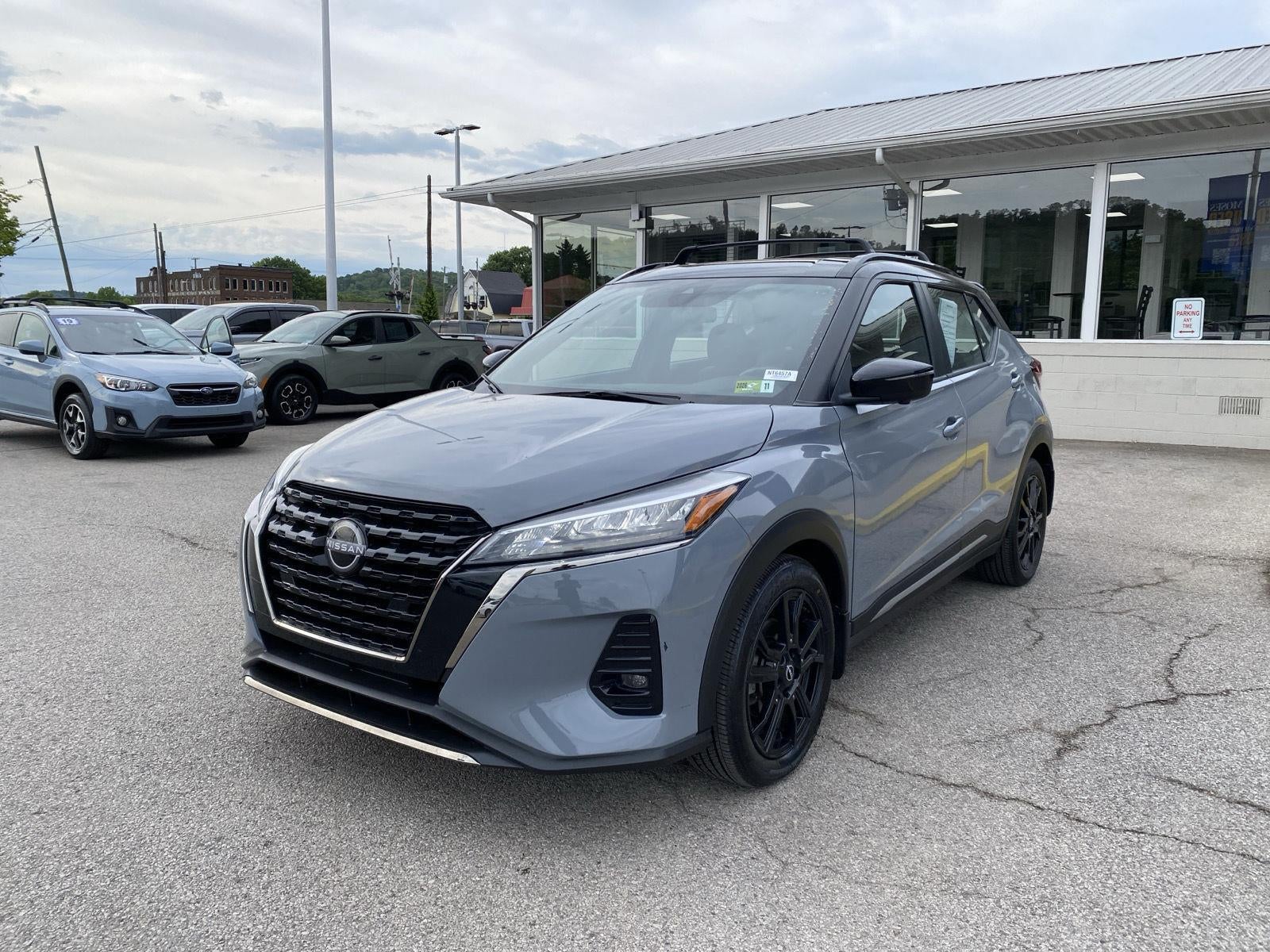 2023 Nissan Kicks SR