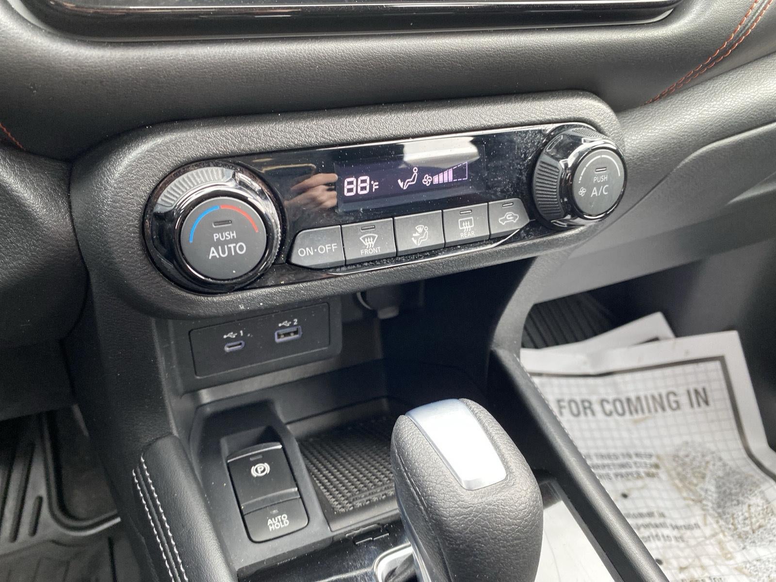 2023 Nissan Kicks SR