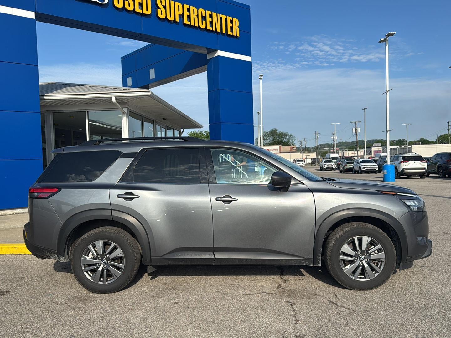 2025 Nissan Pathfinder SV