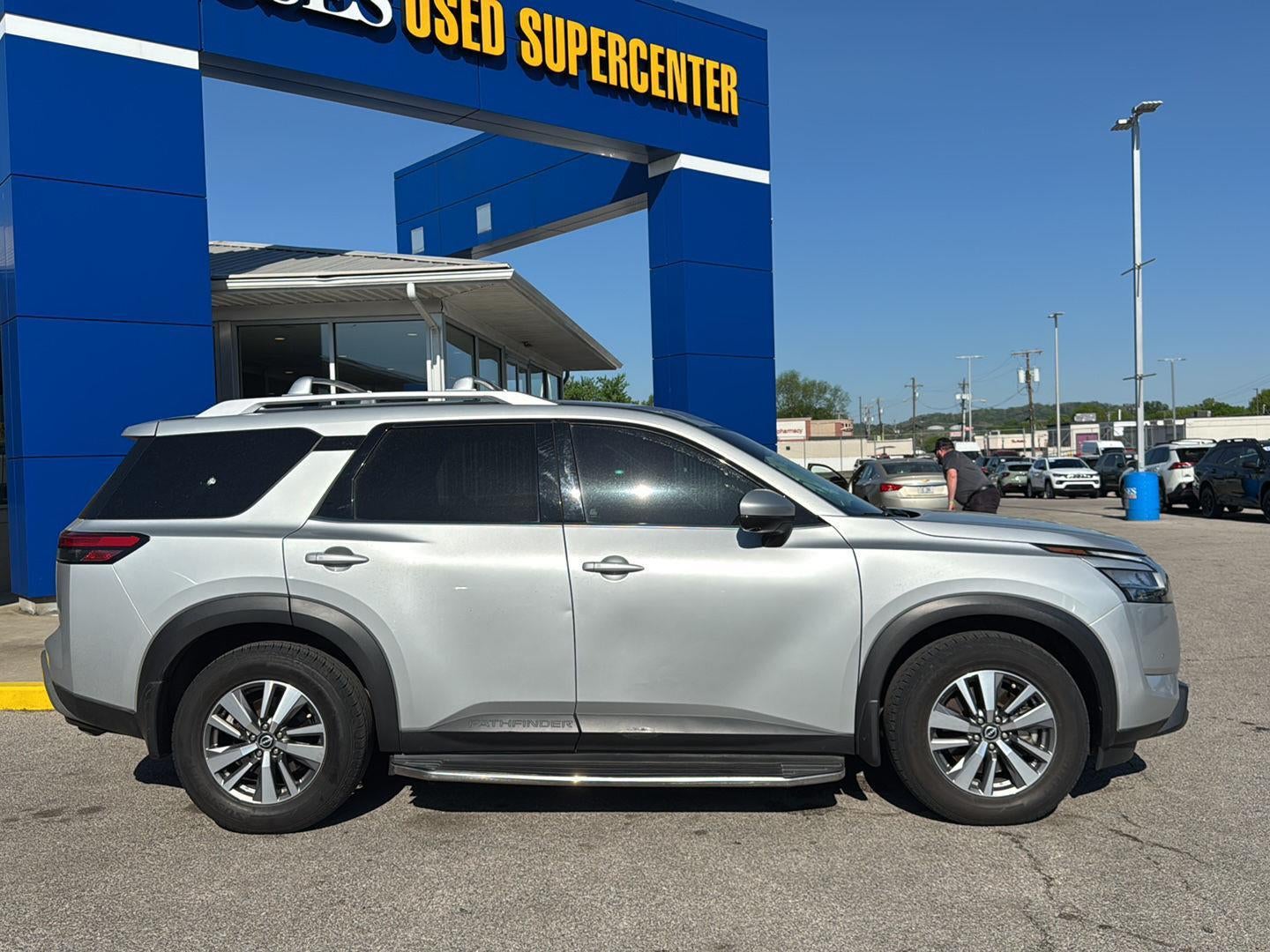 2023 Nissan Pathfinder SL