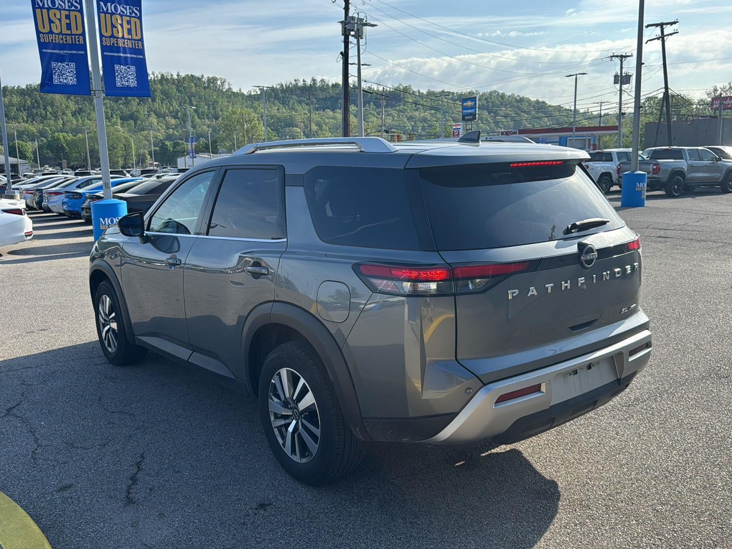 2025 Nissan Pathfinder SL