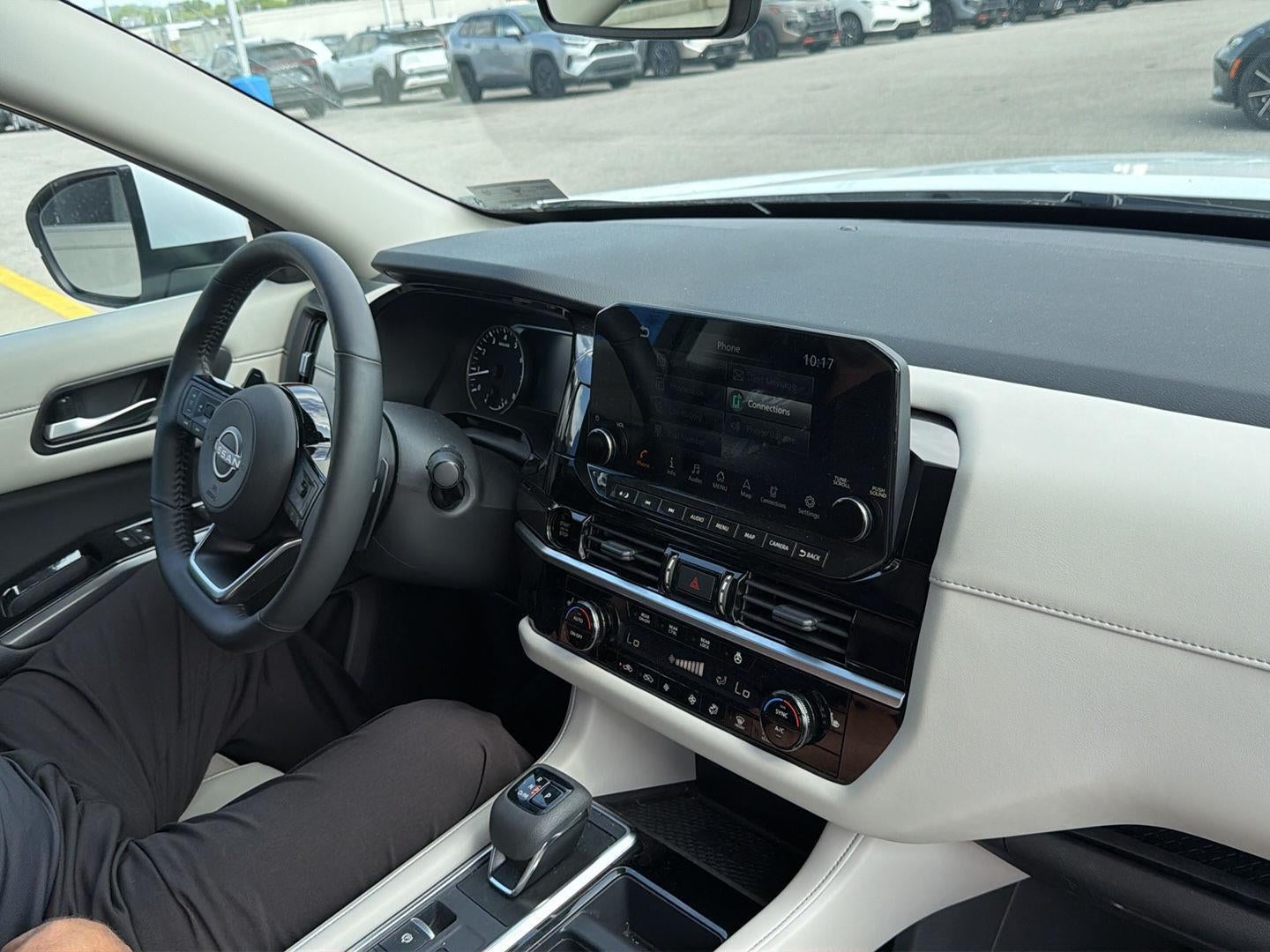 2025 Nissan Pathfinder SL
