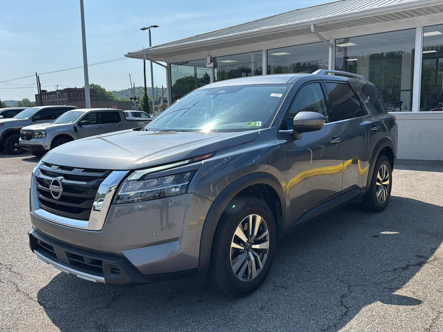 2023 Nissan Pathfinder SL