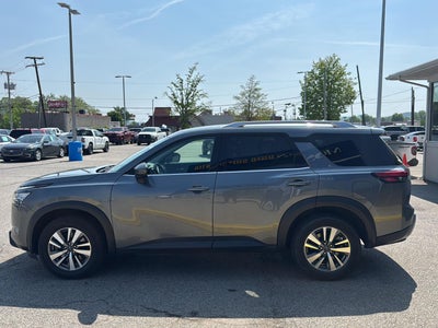 2023 Nissan Pathfinder SL