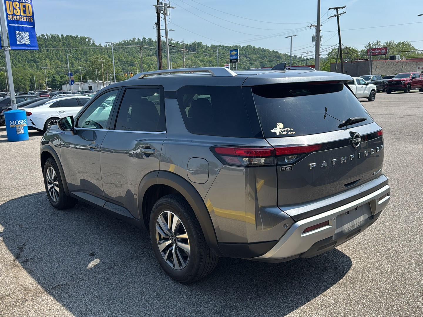 2023 Nissan Pathfinder SL