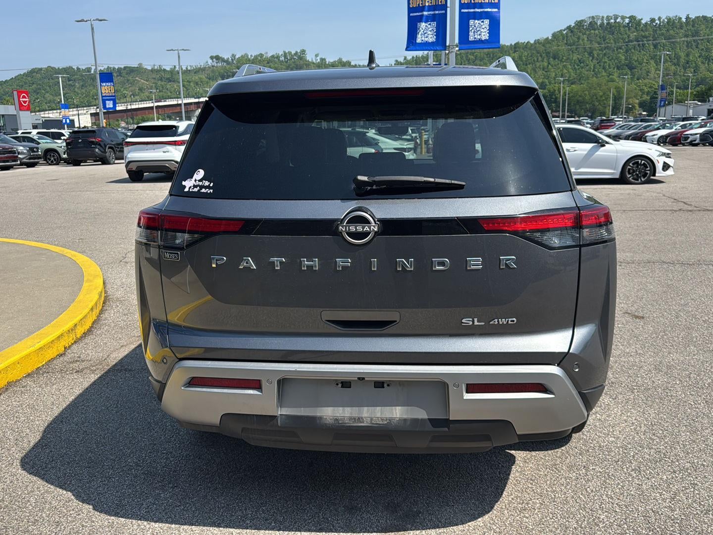 2023 Nissan Pathfinder SL