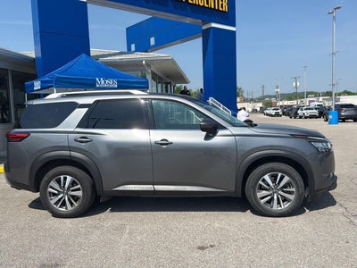 2023 Nissan Pathfinder SL