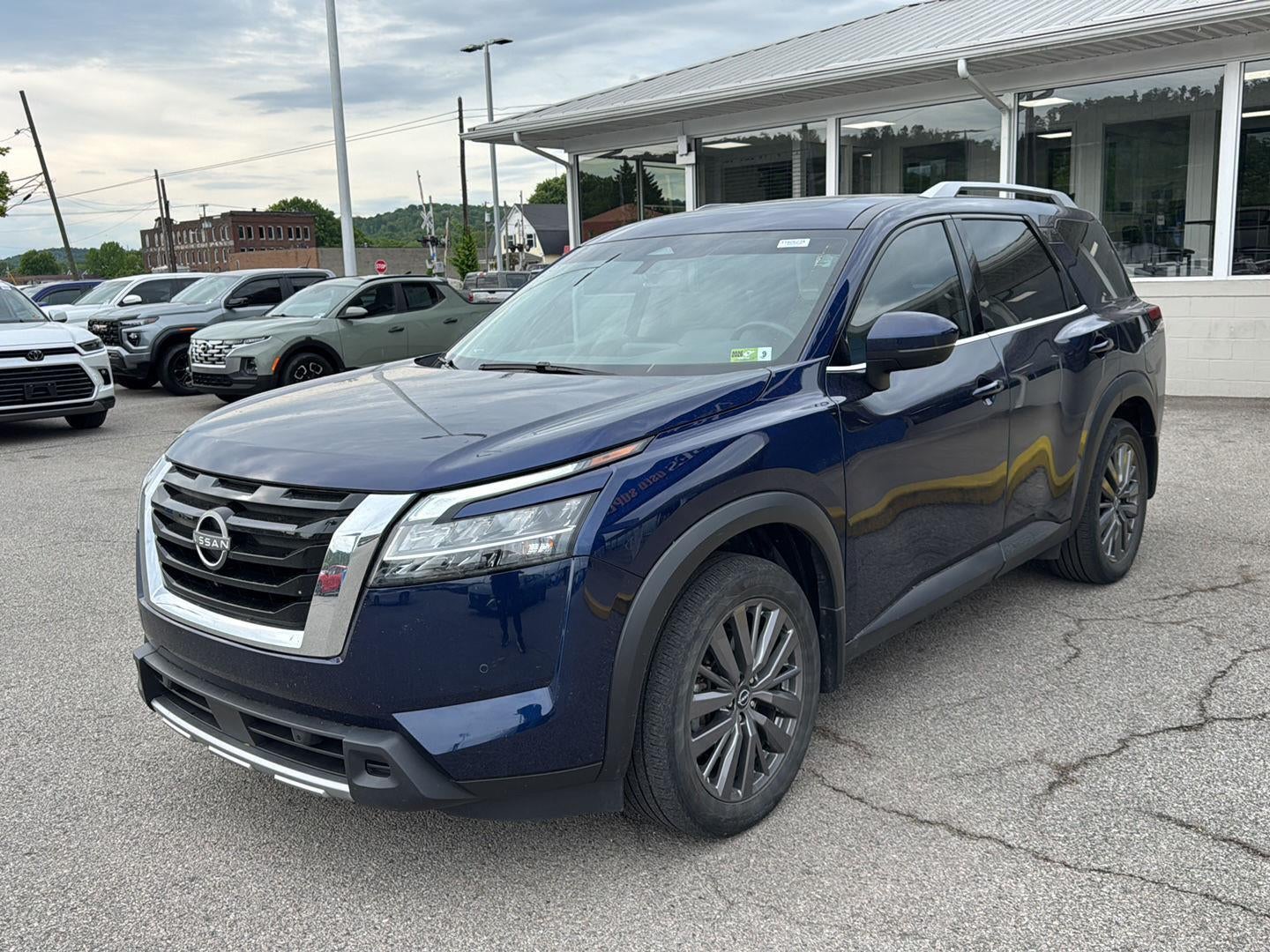 2024 Nissan Pathfinder SL
