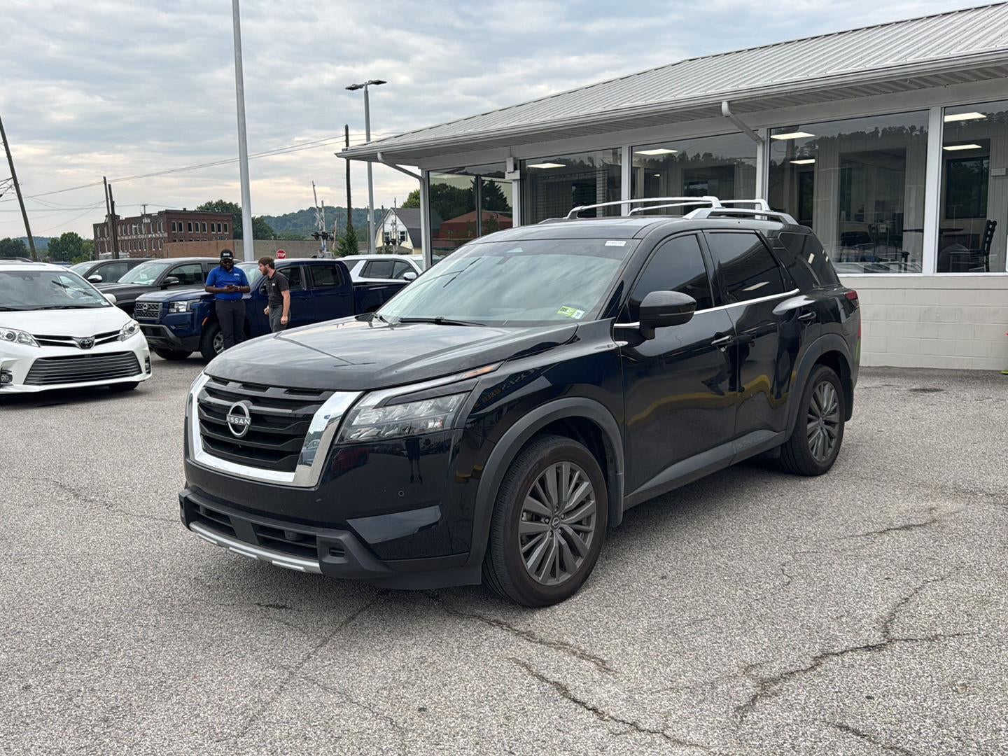 2025 Nissan Pathfinder SL