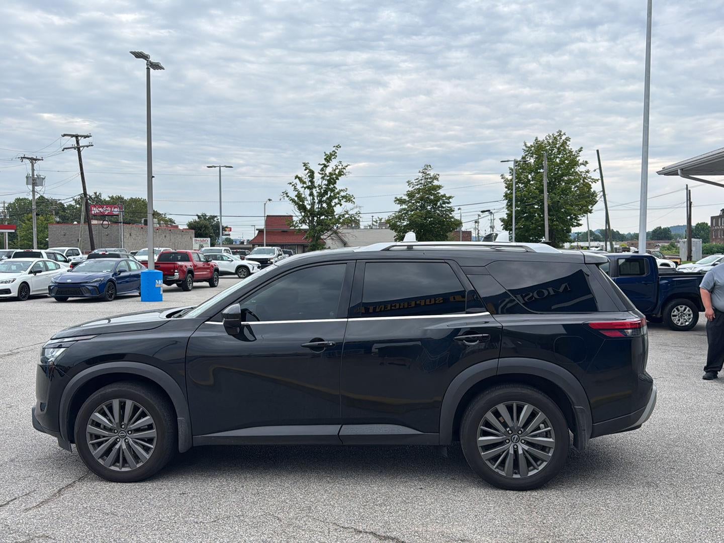2025 Nissan Pathfinder SL