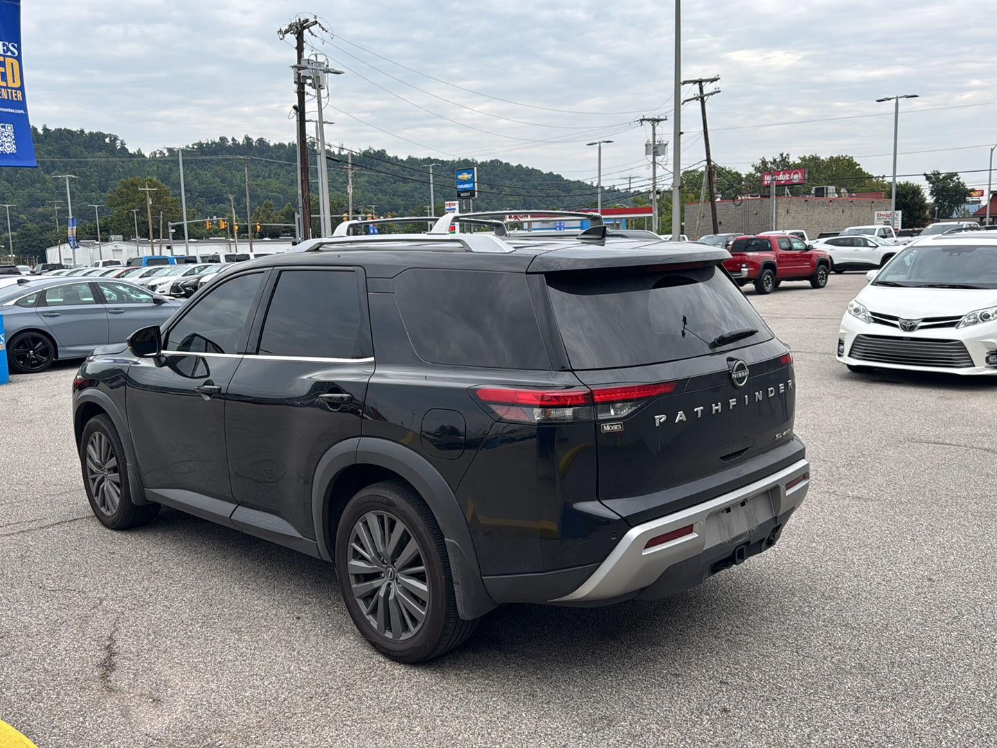 2025 Nissan Pathfinder SL