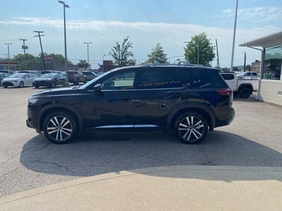 2024 Nissan Pathfinder Platinum