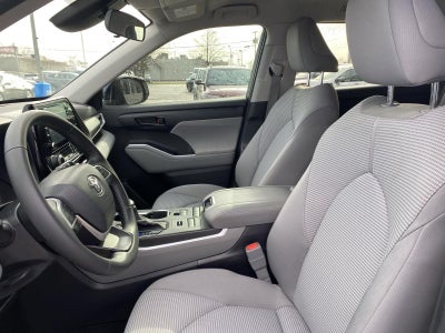 2022 Toyota Highlander LE