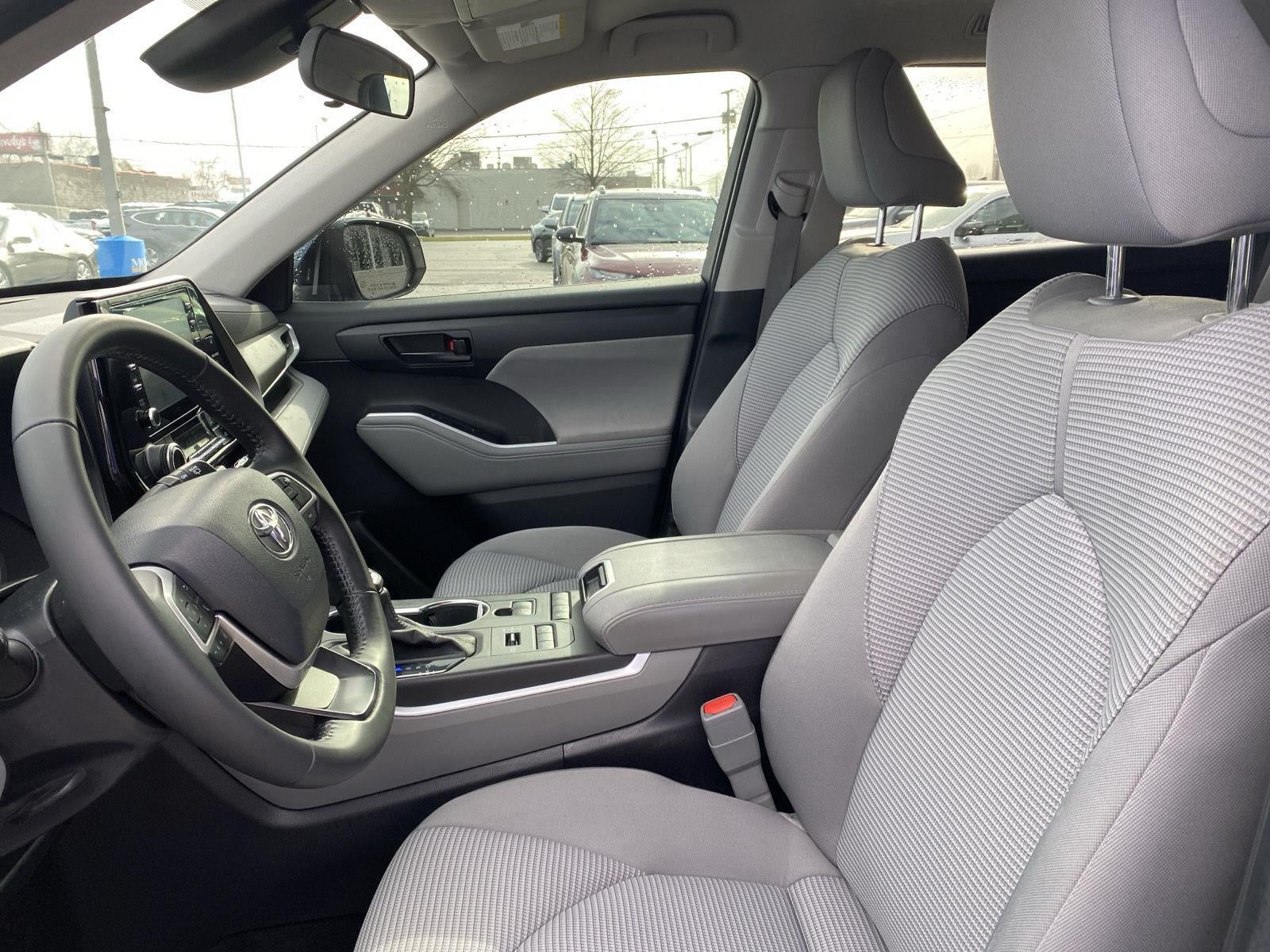 2022 Toyota Highlander LE