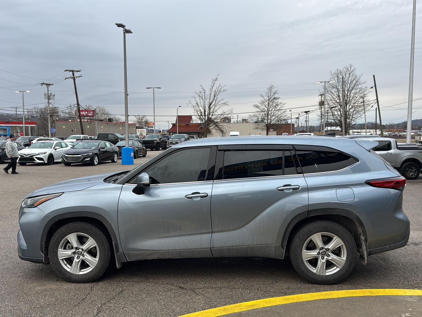 2022 Toyota Highlander LE