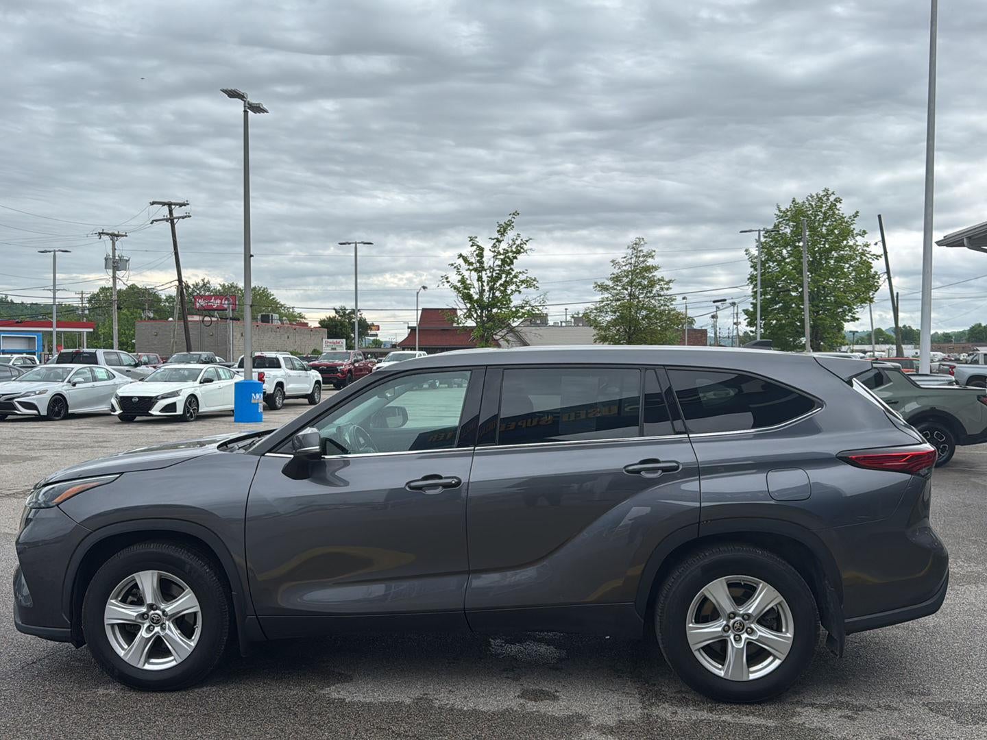 2022 Toyota Highlander LE