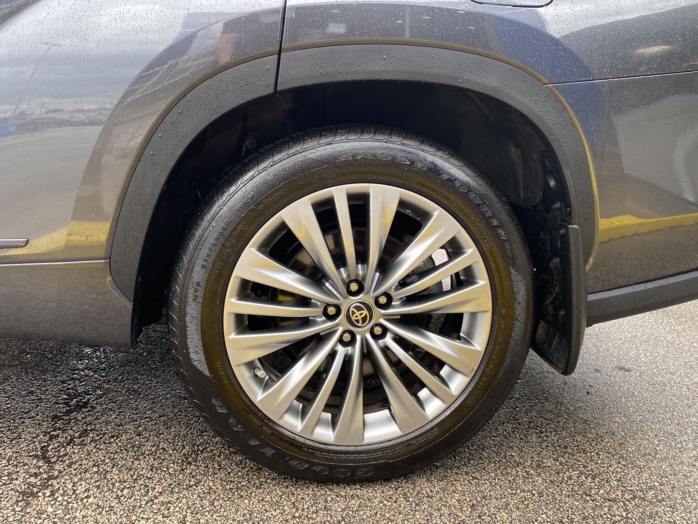 2025 Toyota Highlander Hybrid Platinum