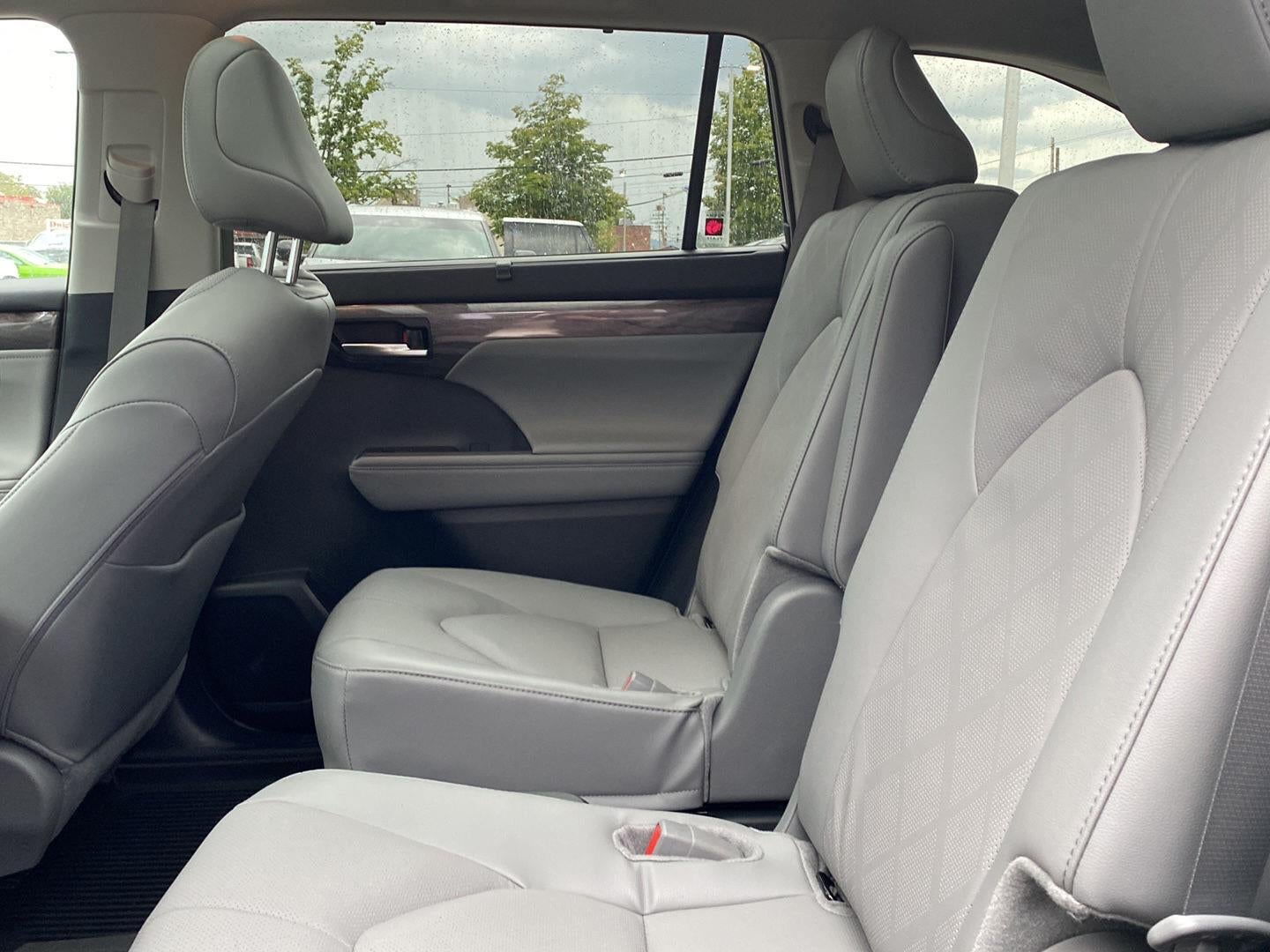 2025 Toyota Highlander Hybrid Platinum