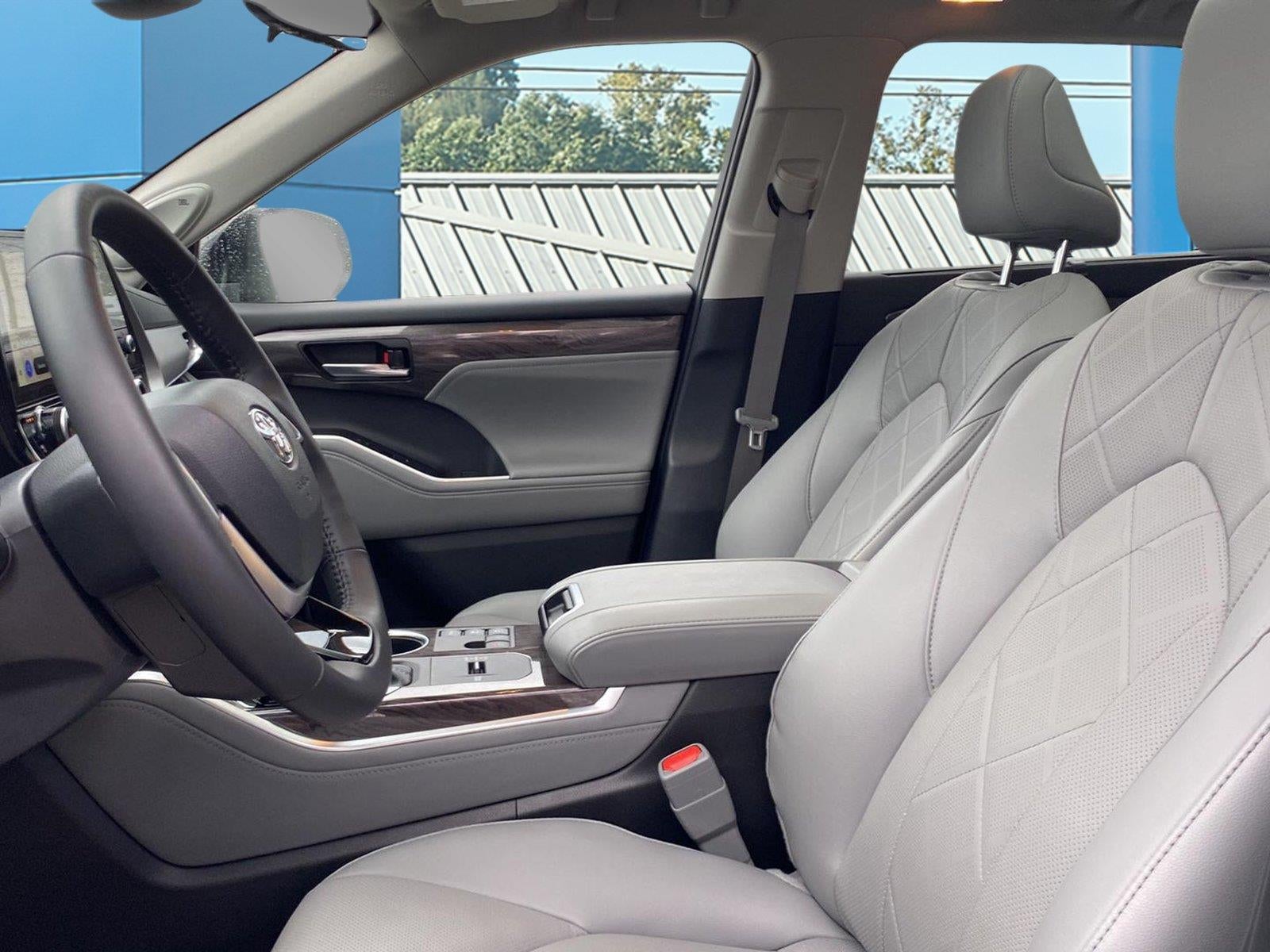2025 Toyota Highlander Hybrid Platinum