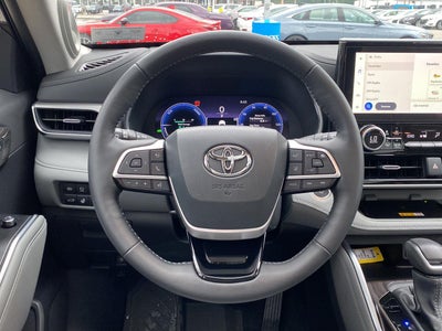 2025 Toyota Highlander Hybrid Platinum
