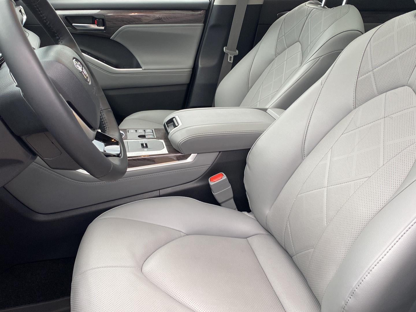 2025 Toyota Highlander Hybrid Platinum