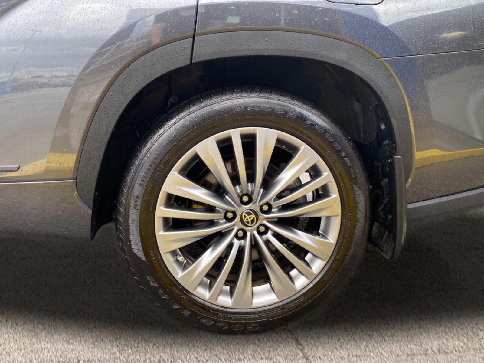 2025 Toyota Highlander Hybrid Platinum