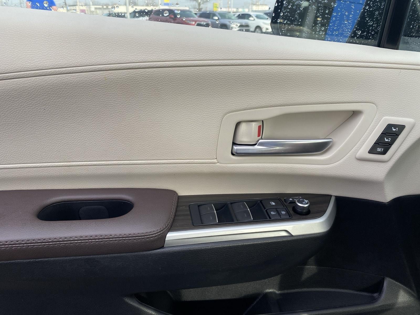 2023 Toyota Sienna Platinum 7-Passenger