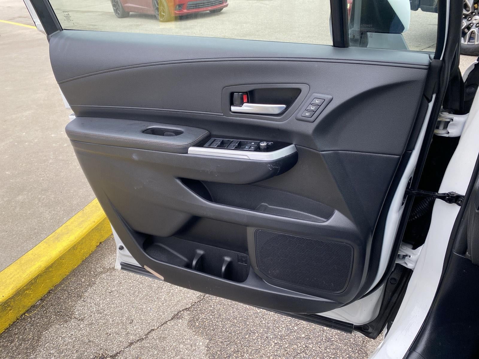 2025 Toyota Sienna Platinum 7-Passenger