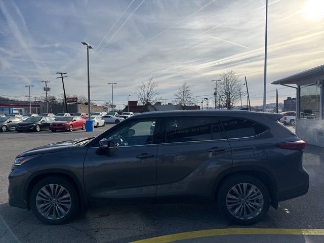 2022 Toyota Highlander Platinum