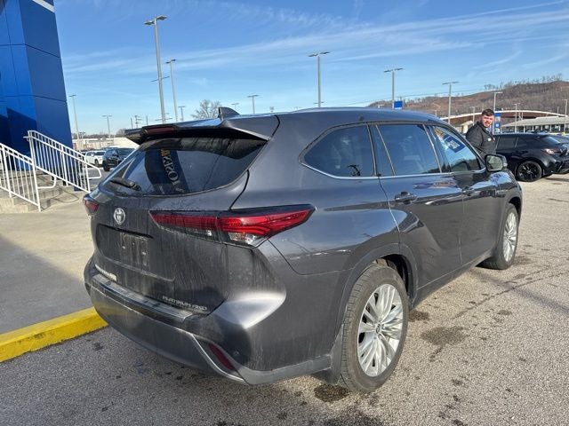 2022 Toyota Highlander Platinum