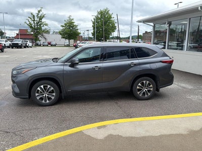 2022 Toyota Highlander Hybrid XLE