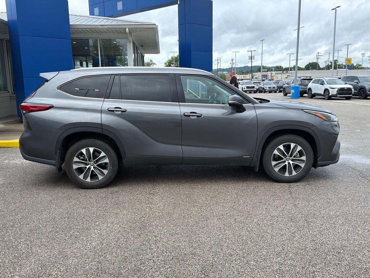 2022 Toyota Highlander Hybrid XLE