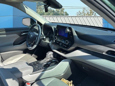 2025 Toyota Highlander XLE
