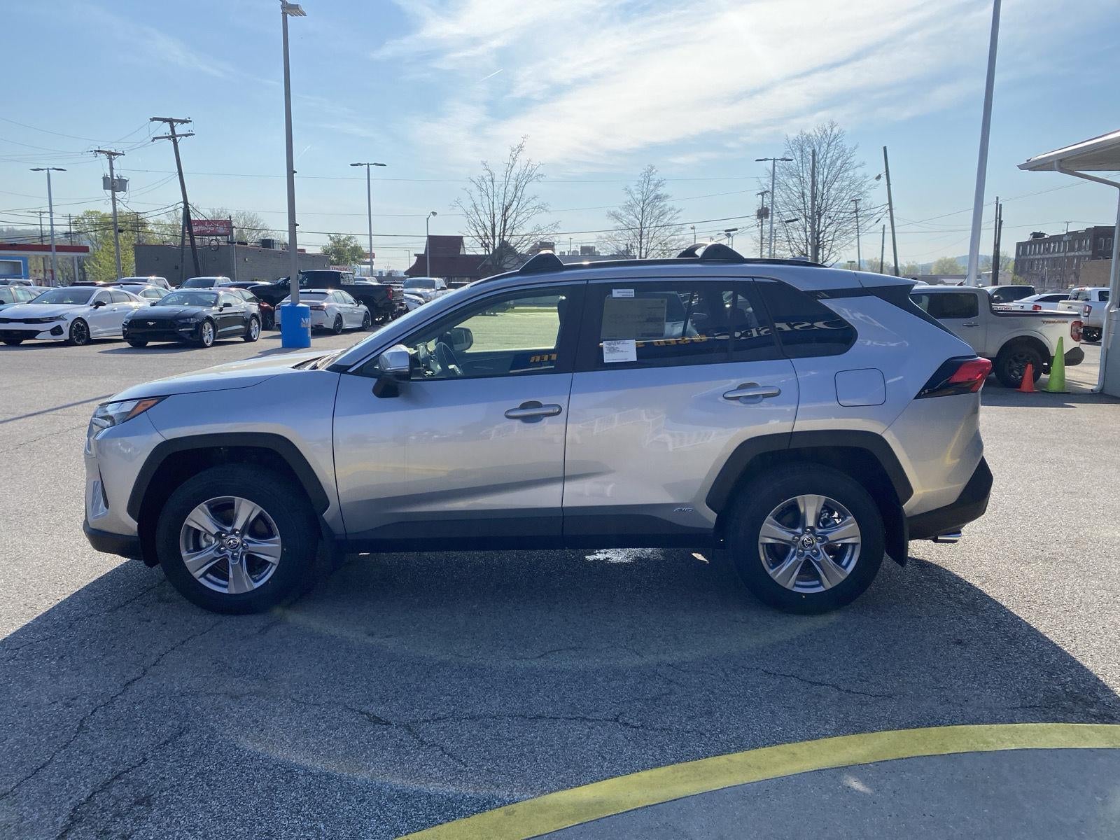 2025 Toyota RAV4 Hybrid XLE