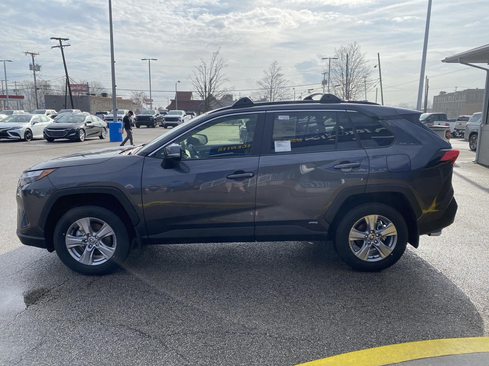 2025 Toyota RAV4 Hybrid XLE