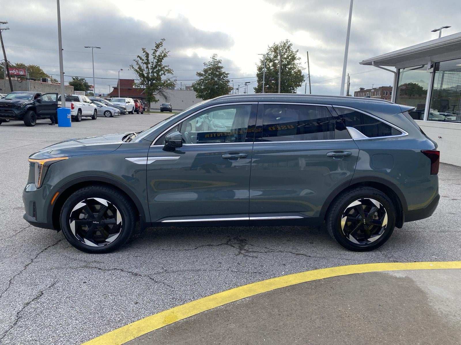 2025 Kia SORENTO HYBRID SUV